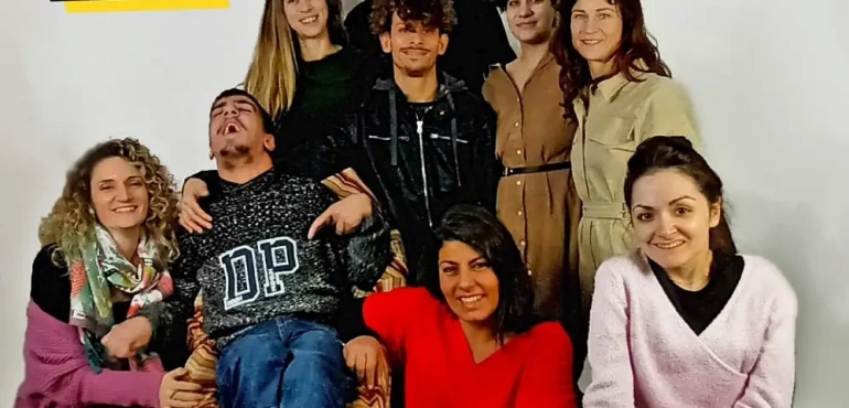 «Loud»: Η ΚΟΙΝΣΕΠ που δινει στα ατομα με αναπηρια την ευκαιρια να εργαστουν