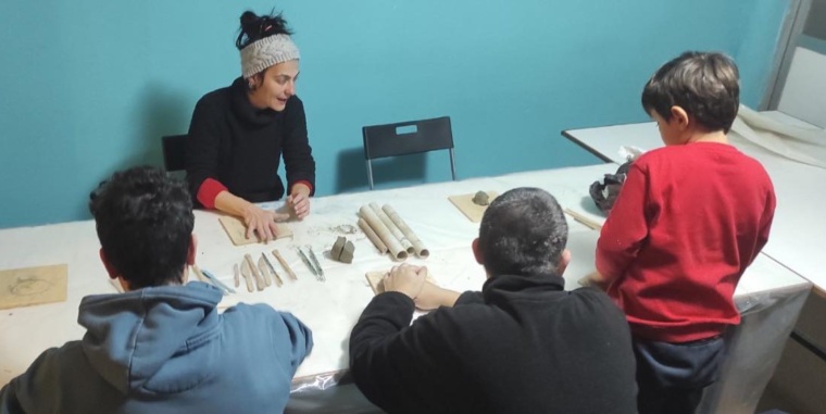 Η LOUD πλάθει δημιουργικές εμπειρίες στο νέο εκπαιδευτικό εργαστήρι Κεραμικής